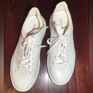 Clark’s MI-X white leather sneakers size 9.5